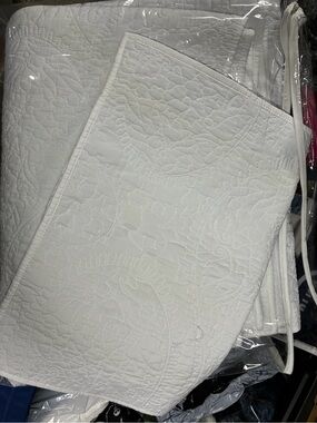 Twin/Twin Extra Long Garment Washed Paisley Stitch Quilt White - Threshold